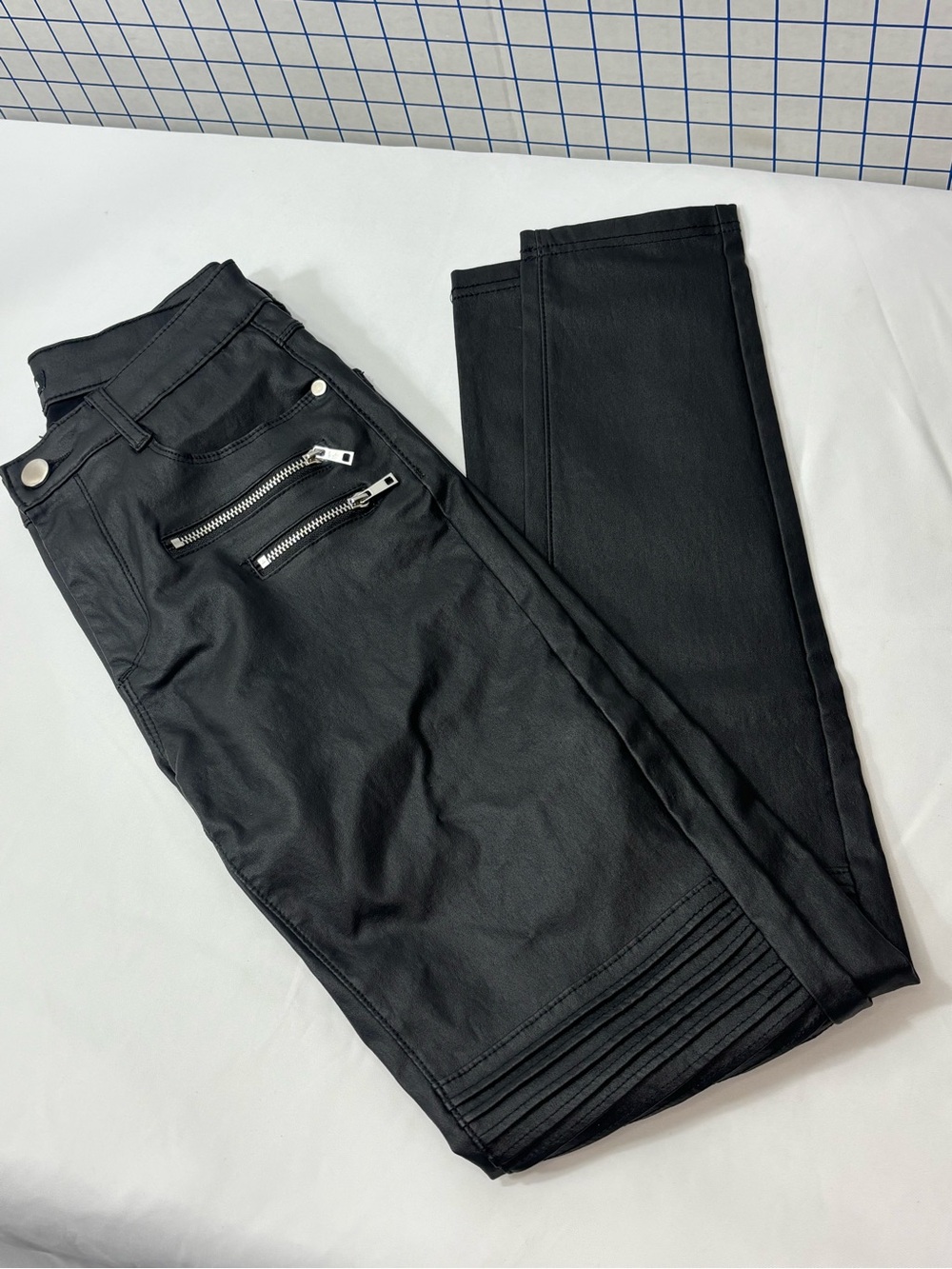 ⬇️ Fashion Nova Black Skinny Moto Pants with Zipper Detail
